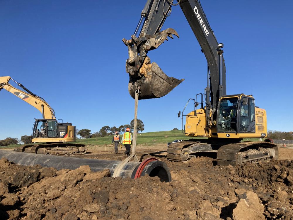 Workers lay pipe at Ravenswood