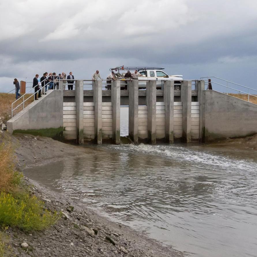 For the first time in decades, the waters of Pond A8 and the San Francisco Bay comingled as the first dam gate was opened. Credit: Judy Irving, Pelican Media.