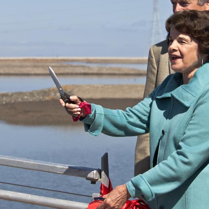 U.S. Senator Dianne Feinstein cuts the ribbon to open new viewing platforms at enhanced Pond SF2 in the Ravenswood complex near Menlo Park. Credit: Judy Irving, Pelican Media.