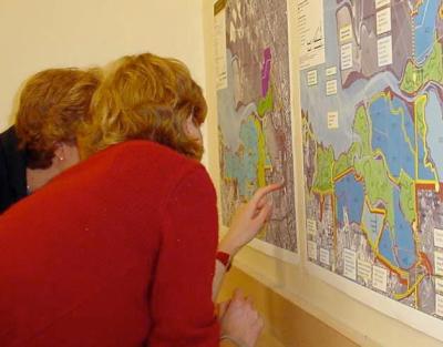 Stakeholders study maps of alternatives. Credit: Rob Holt.