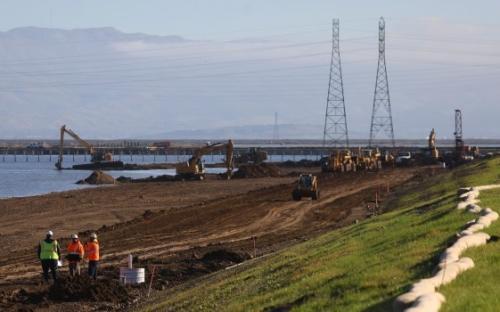 Workers at Mountain View Pond A2W. Credit: Aric Crabb/Bay Area News Group