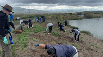 Volunteers at work. Credit: Keep Coyote Creek Beautiful