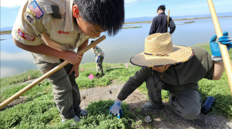 Volunteers at work. Credit: Keep Coyote Creek Beautiful